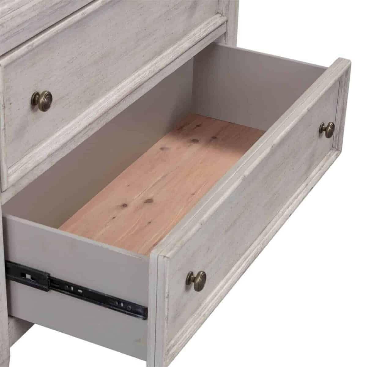 Ensemble Heartland Queen 824 : tête de lit, pied de lit, traverses, commode et table de chevet.