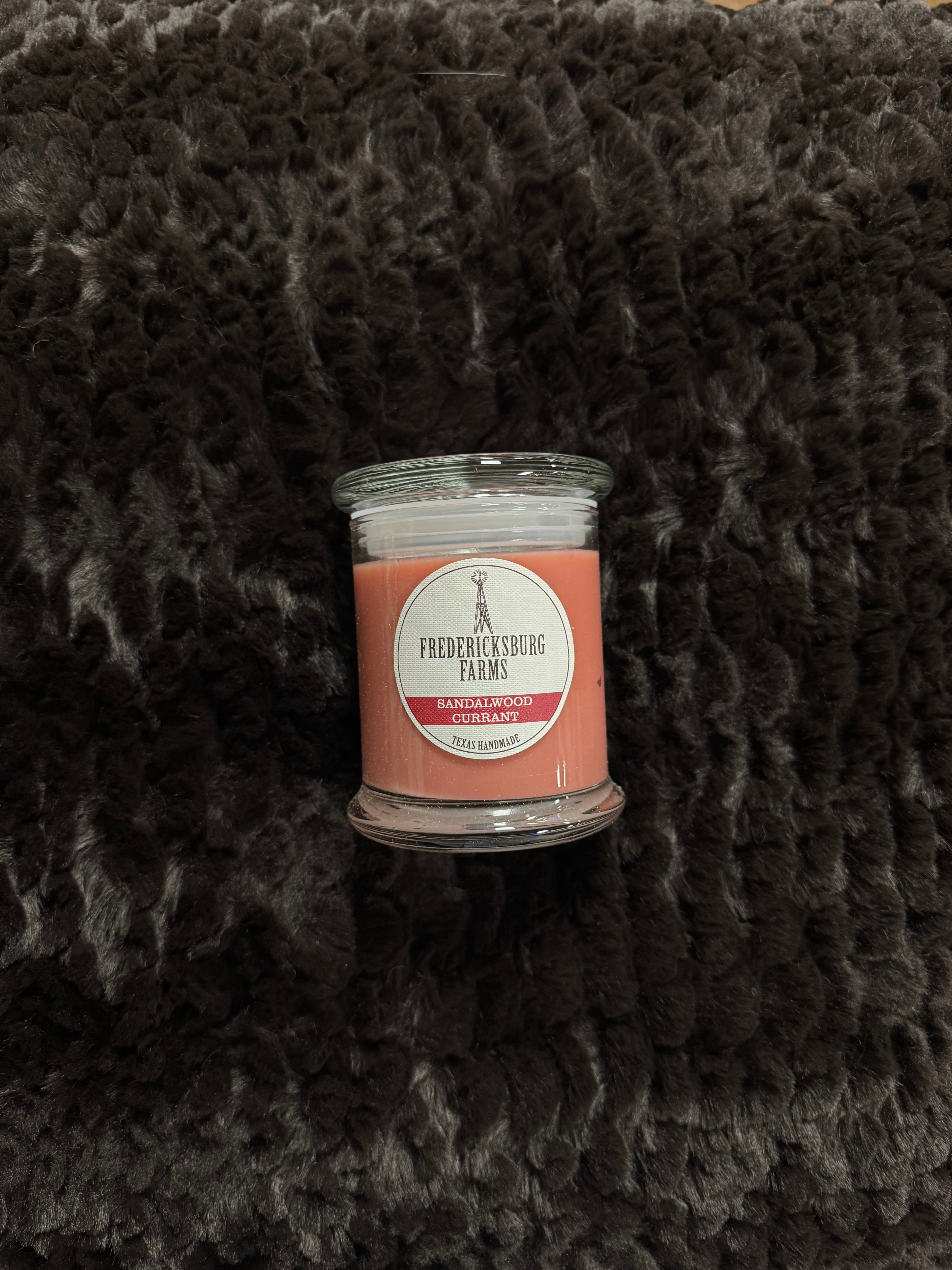 Bougie au bois de santal et au cassis 9 oz