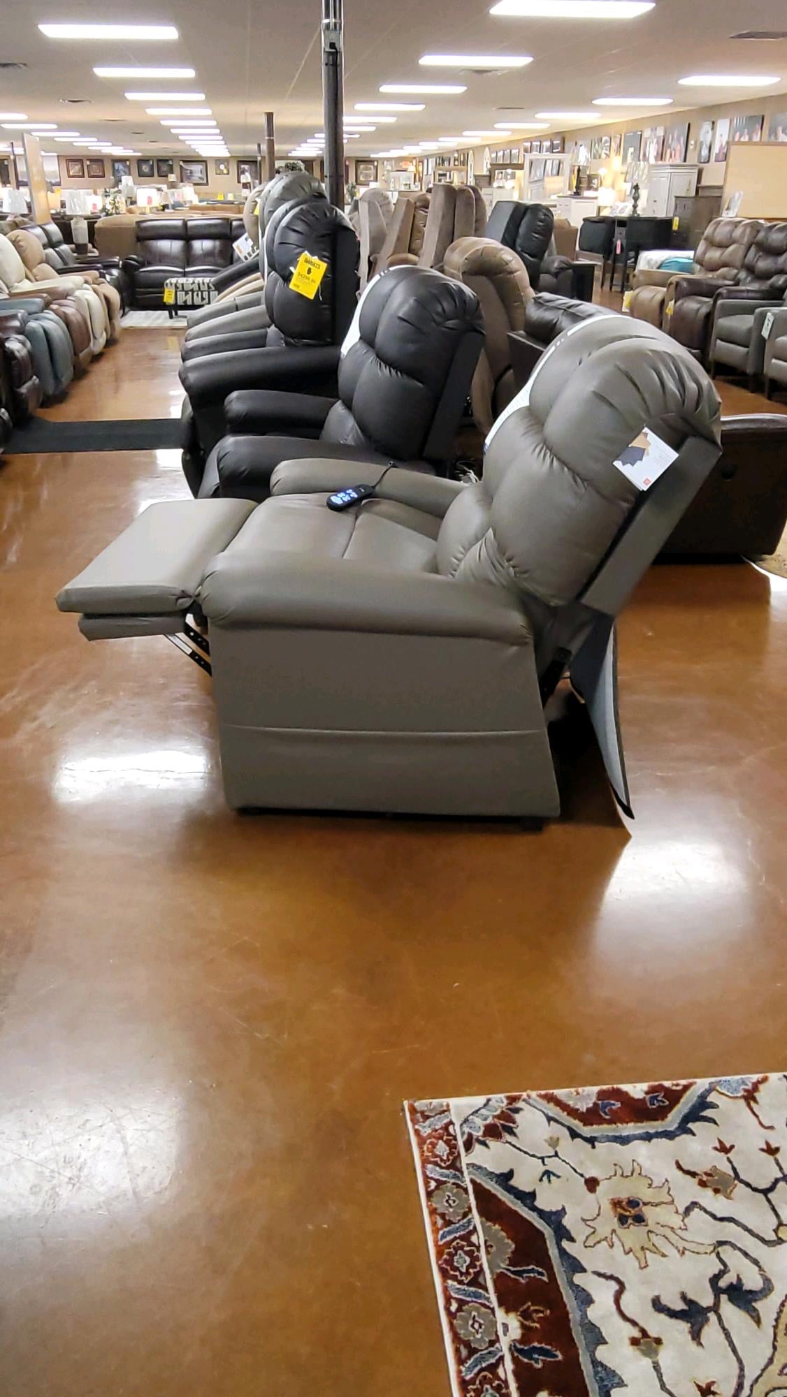 Fauteuil releveur Vega Medium Wide Brisa Shiitake UC556-MXW-SKD-USH