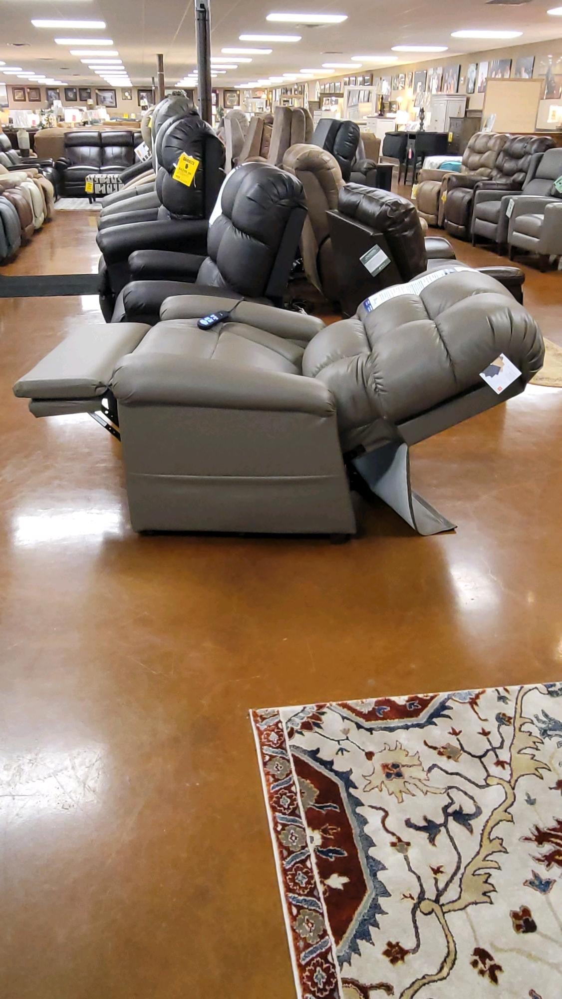 Fauteuil releveur Vega Medium Wide Brisa Shiitake UC556-MXW-SKD-USH